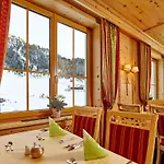 Venter Bergwelt מלון 4*